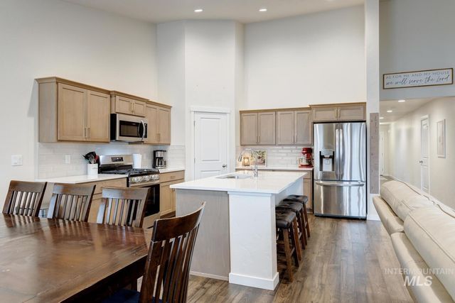 12445 Shadow River St, Caldwell, ID 83607