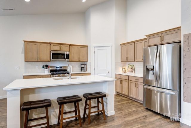 12445 Shadow River St, Caldwell, ID 83607