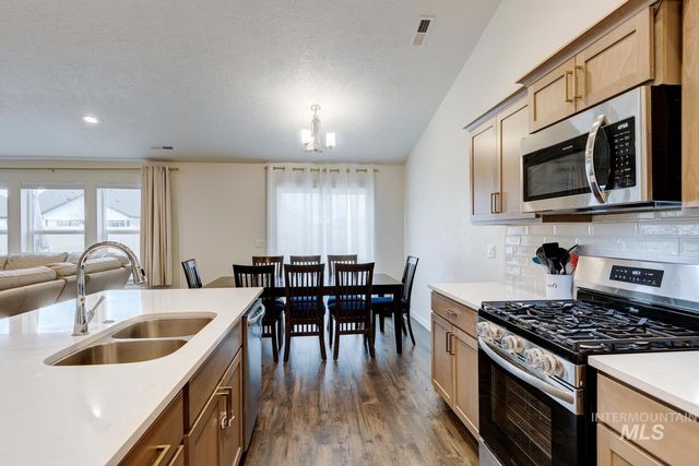 12445 Shadow River St, Caldwell, ID 83607