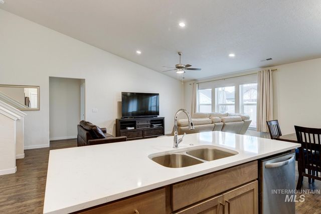 12445 Shadow River St, Caldwell, ID 83607