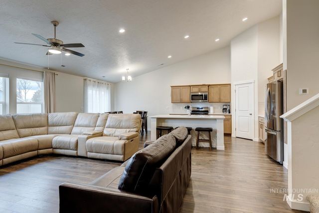 12445 Shadow River St, Caldwell, ID 83607