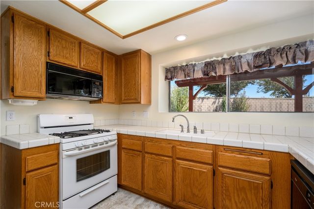 38016 Ranier, Palmdale, CA 93552