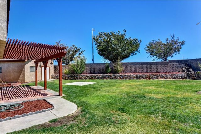 38016 Ranier, Palmdale, CA 93552