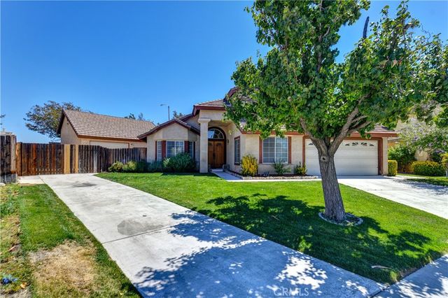 38016 Ranier, Palmdale, CA 93552