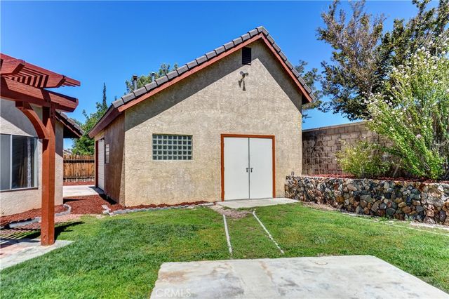 38016 Ranier, Palmdale, CA 93552
