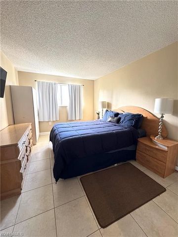 4906 Victoria DR 108, Cape Coral, FL 33904