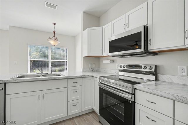 6081 Lake Front DR, Fort Myers, FL 33908