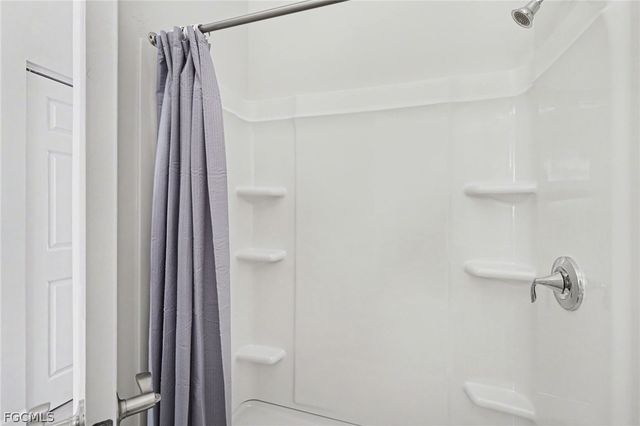 6081 Lake Front DR, Fort Myers, FL 33908