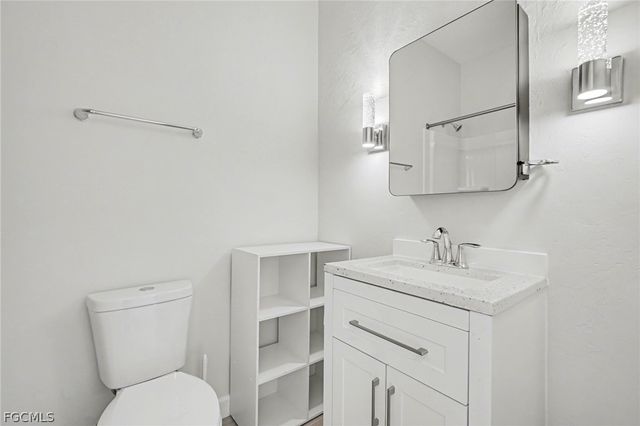 6081 Lake Front DR, Fort Myers, FL 33908