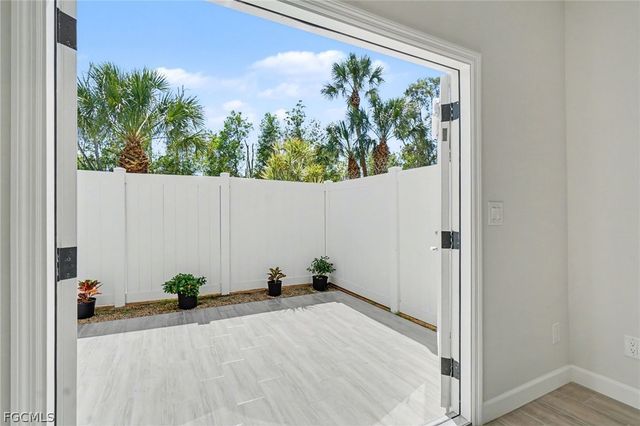 6081 Lake Front DR, Fort Myers, FL 33908