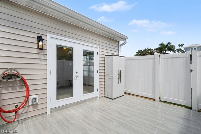 6081 Lake Front DR, Fort Myers, FL 33908