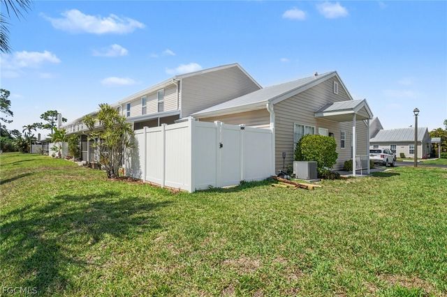 6081 Lake Front DR, Fort Myers, FL 33908