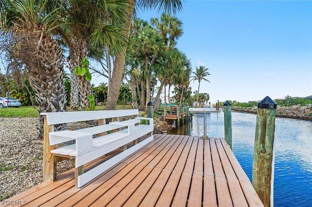 6081 Lake Front DR, Fort Myers, FL 33908