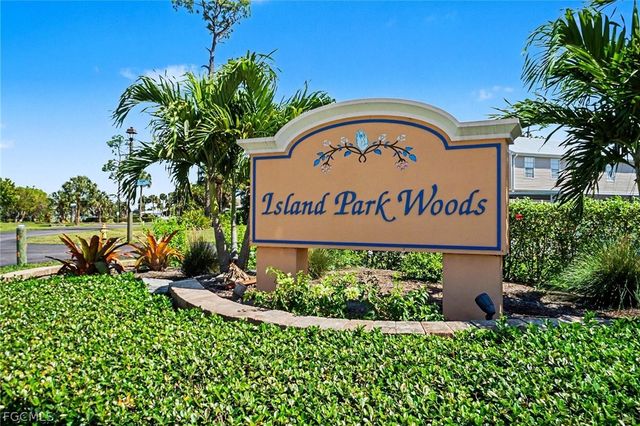 6081 Lake Front DR, Fort Myers, FL 33908