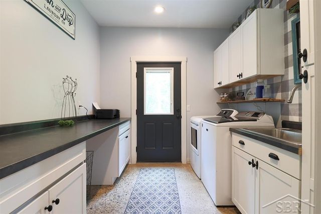 319 E Dopp Road, Midland, MI 48640