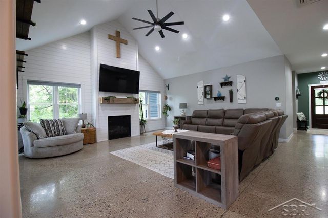 319 E Dopp Road, Midland, MI 48640