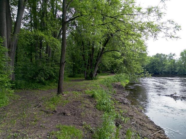 319 E Dopp Road, Midland, MI 48640