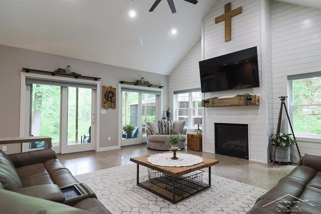 319 E Dopp Road, Midland, MI 48640