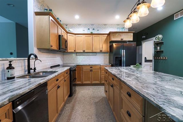 319 E Dopp Road, Midland, MI 48640