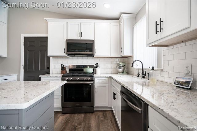 3955 Westlyn Drive, Lake Orion, MI 48359