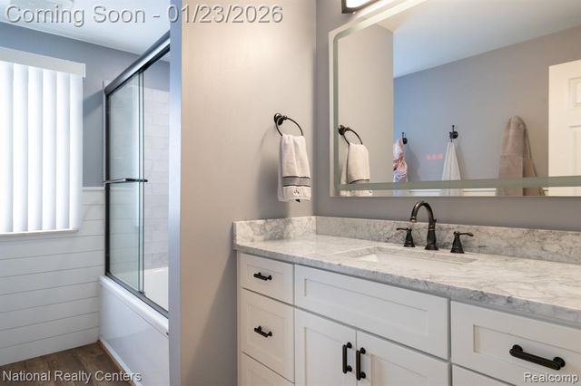 3955 Westlyn Drive, Lake Orion, MI 48359