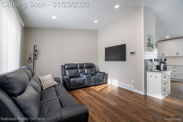 3955 Westlyn Drive, Lake Orion, MI 48359