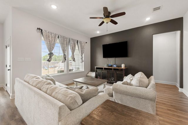401 Brazos Bend, Snook, TX 77879