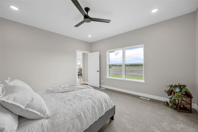 3009 Prairielight Court, Hiawatha, IA 52233