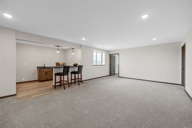 3009 Prairielight Court, Hiawatha, IA 52233