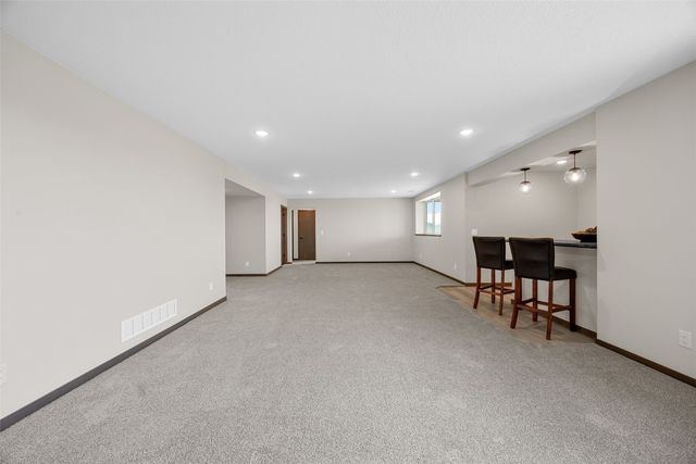 3009 Prairielight Court, Hiawatha, IA 52233