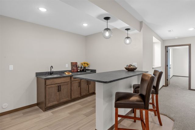 3009 Prairielight Court, Hiawatha, IA 52233