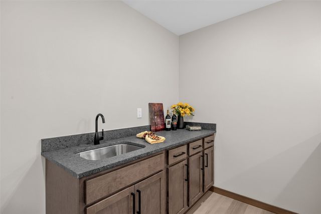 3009 Prairielight Court, Hiawatha, IA 52233