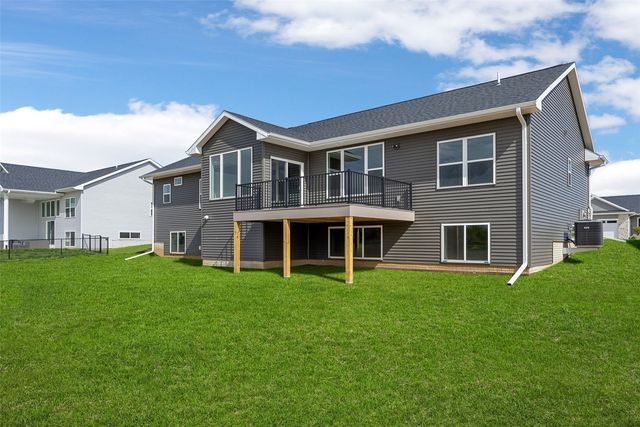 3009 Prairielight Court, Hiawatha, IA 52233