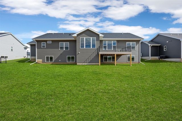 3009 Prairielight Court, Hiawatha, IA 52233
