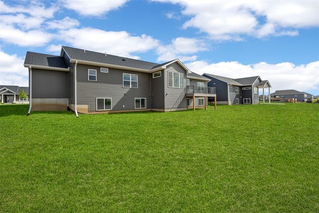 3009 Prairielight Court, Hiawatha, IA 52233