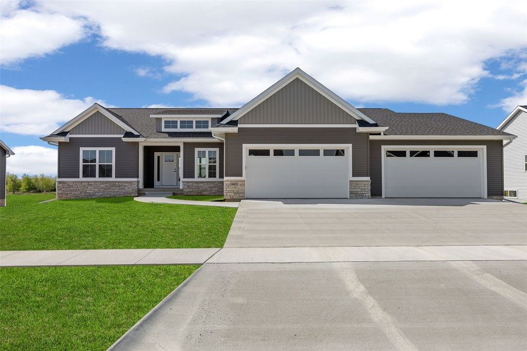 3009 Prairielight Court, Hiawatha, IA 52233