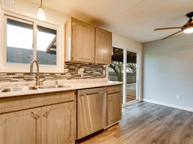 13817 Ne 79TH St, Vancouver, WA 98682