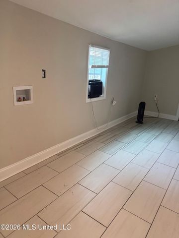 1118 W Mcdowell Road, Jackson, MS 39204