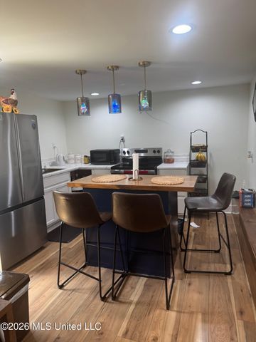 1118 W Mcdowell Road, Jackson, MS 39204