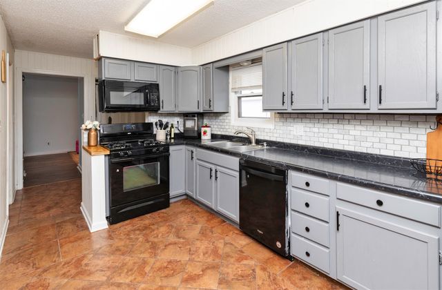 610 5th Avenue SE, Altoona, IA 50009