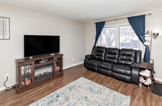 610 5th Avenue SE, Altoona, IA 50009