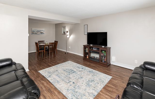 610 5th Avenue SE, Altoona, IA 50009