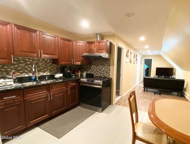 24 S Main Avenue, Albany, NY 12208