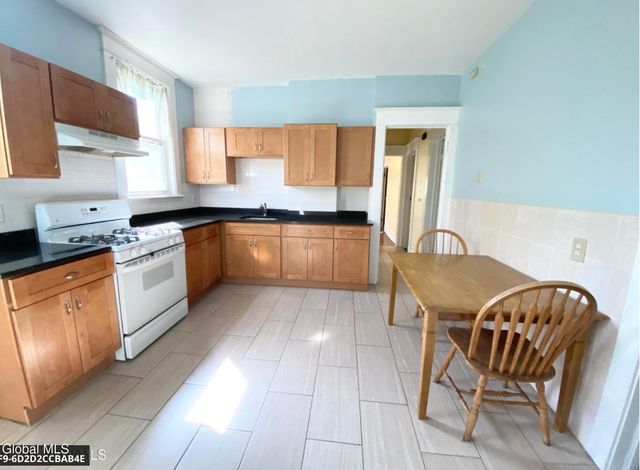 24 S Main Avenue, Albany, NY 12208