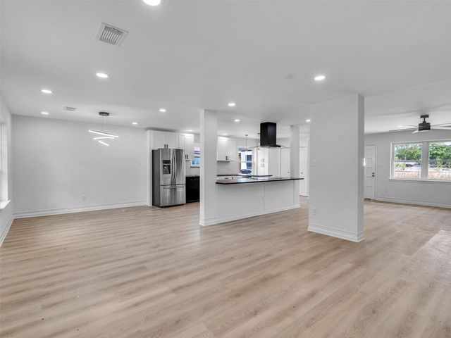 16007 Diana Lane, Houston, TX 77062