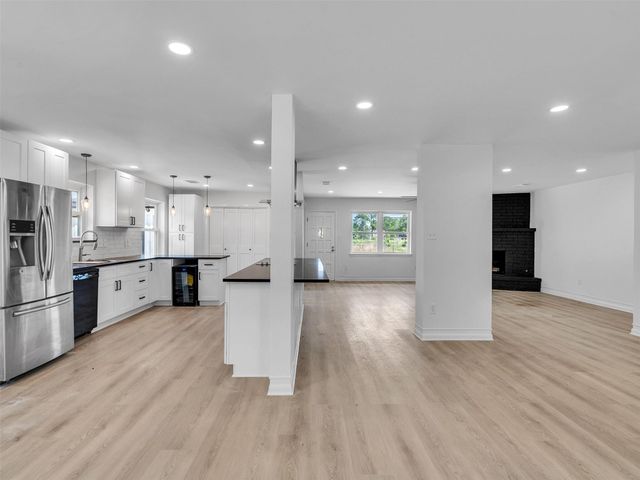 16007 Diana Lane, Houston, TX 77062