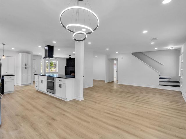 16007 Diana Lane, Houston, TX 77062