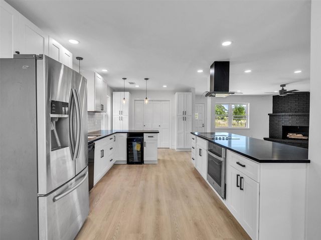 16007 Diana Lane, Houston, TX 77062