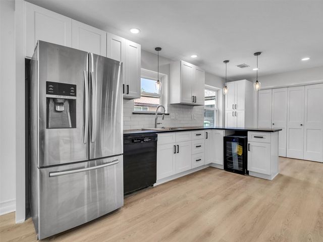 16007 Diana Lane, Houston, TX 77062