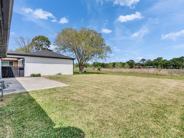 16007 Diana Lane, Houston, TX 77062